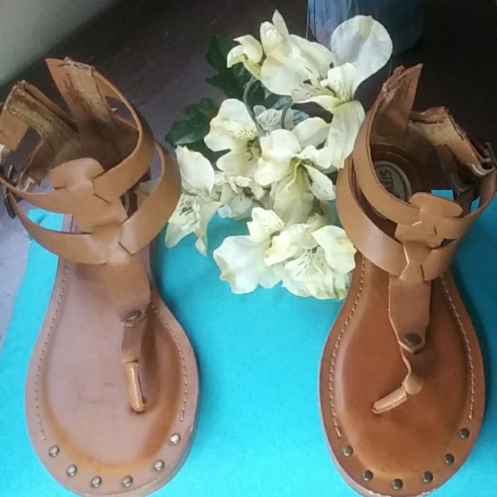 Sandals - Picture 2 of 5